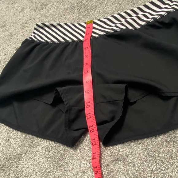 Black & White Nike Athletic Shorts, L - Picture 3 of 9